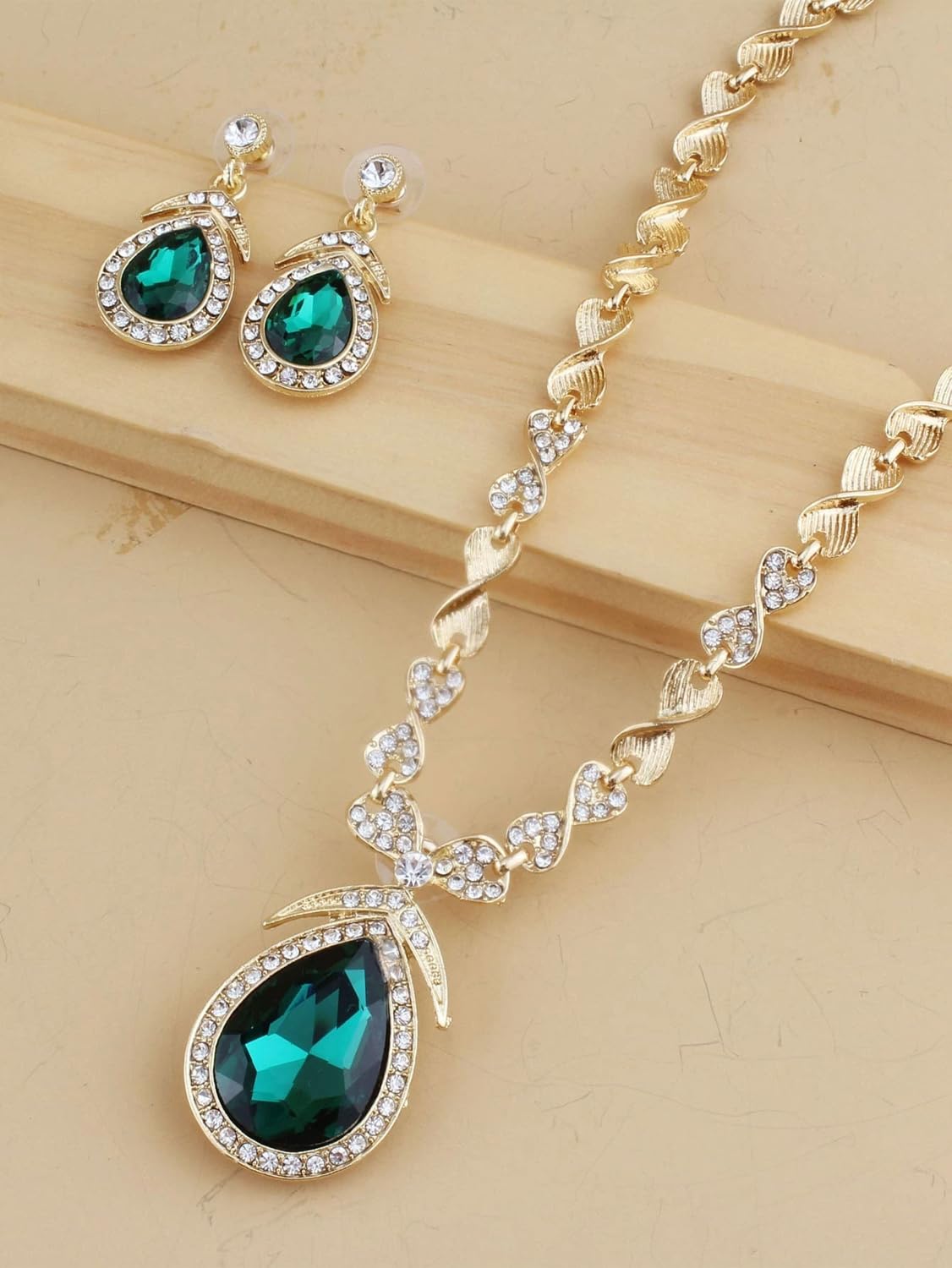 Stylish Design Fancy Crystal Necklace Jewellery Set