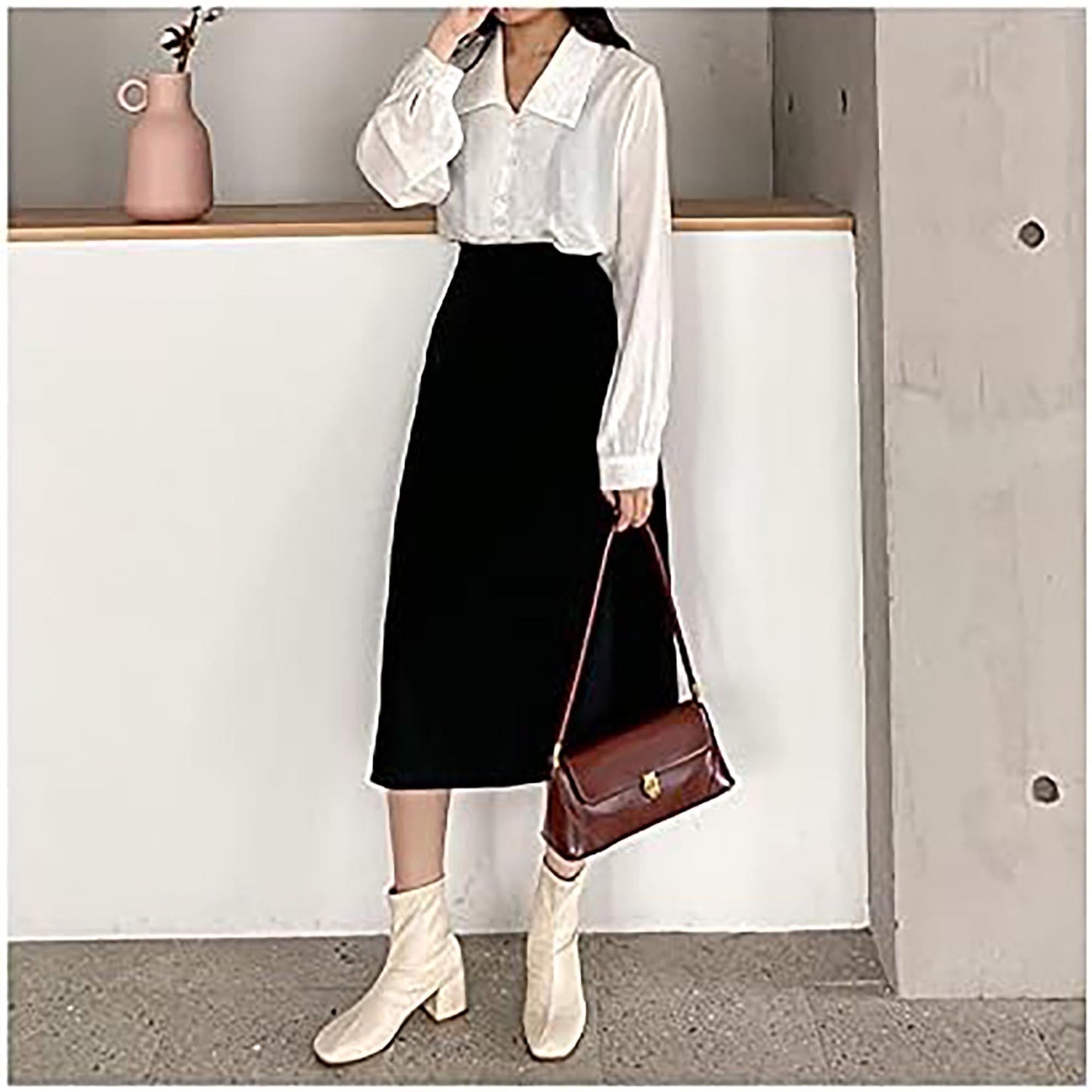Leather Shoulder Bag for Women | Stylish Retro Brown Underarm Purse with Gold Hardware & Durable Strap | Elegant Baguette Handbag