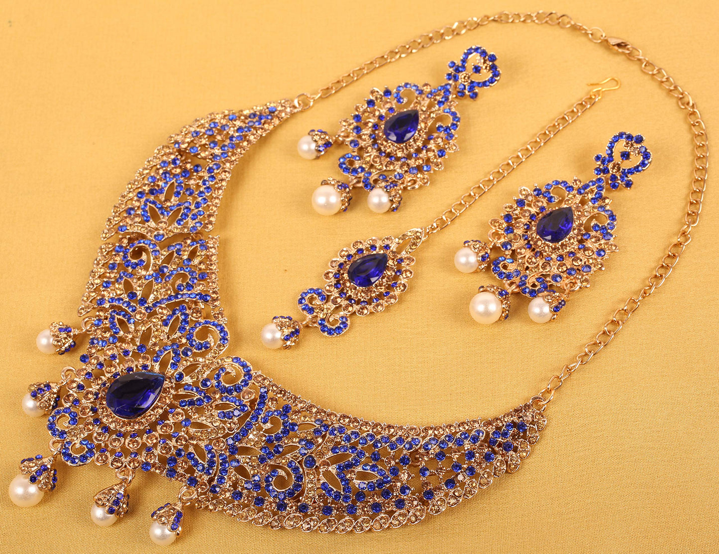 Charming Studded Diamond Look Fine Filigree Rhinestones Heavy Bridal Jewelry Hasli Necklace Set in Antique Gold Tone for Women